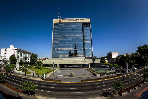 destaca su carrera en ciencias de la computaci�n